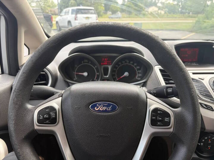 2013 Ford Fiesta SE - Photo 6