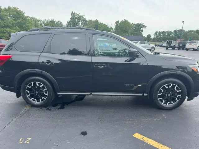 2020 Nissan Pathfinder SV