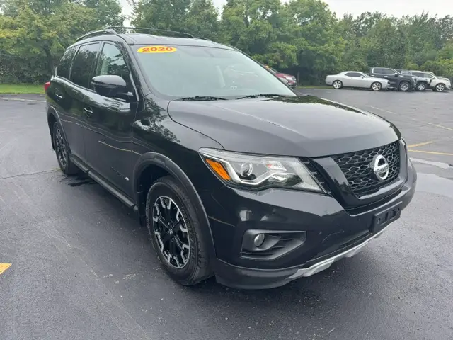 2020 Nissan Pathfinder SV