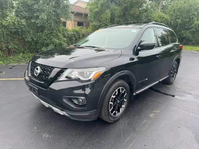 2020 Nissan Pathfinder SV