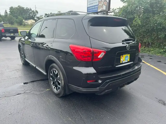2020 Nissan Pathfinder SV