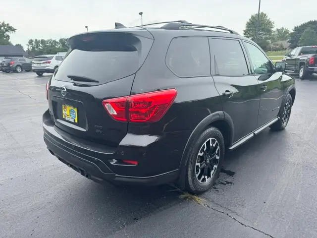 2020 Nissan Pathfinder SV
