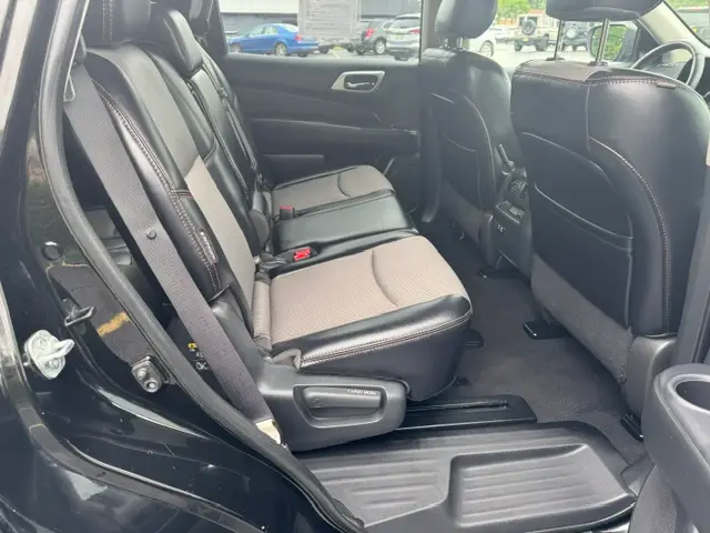 2020 Nissan Pathfinder SV