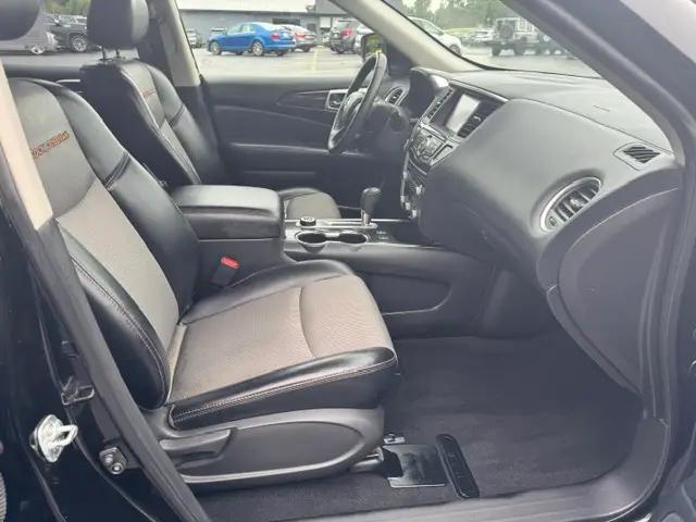 2020 Nissan Pathfinder SV