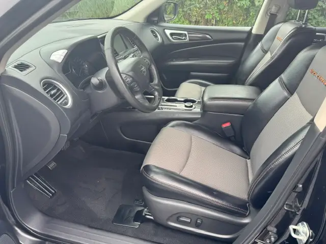 2020 Nissan Pathfinder SV
