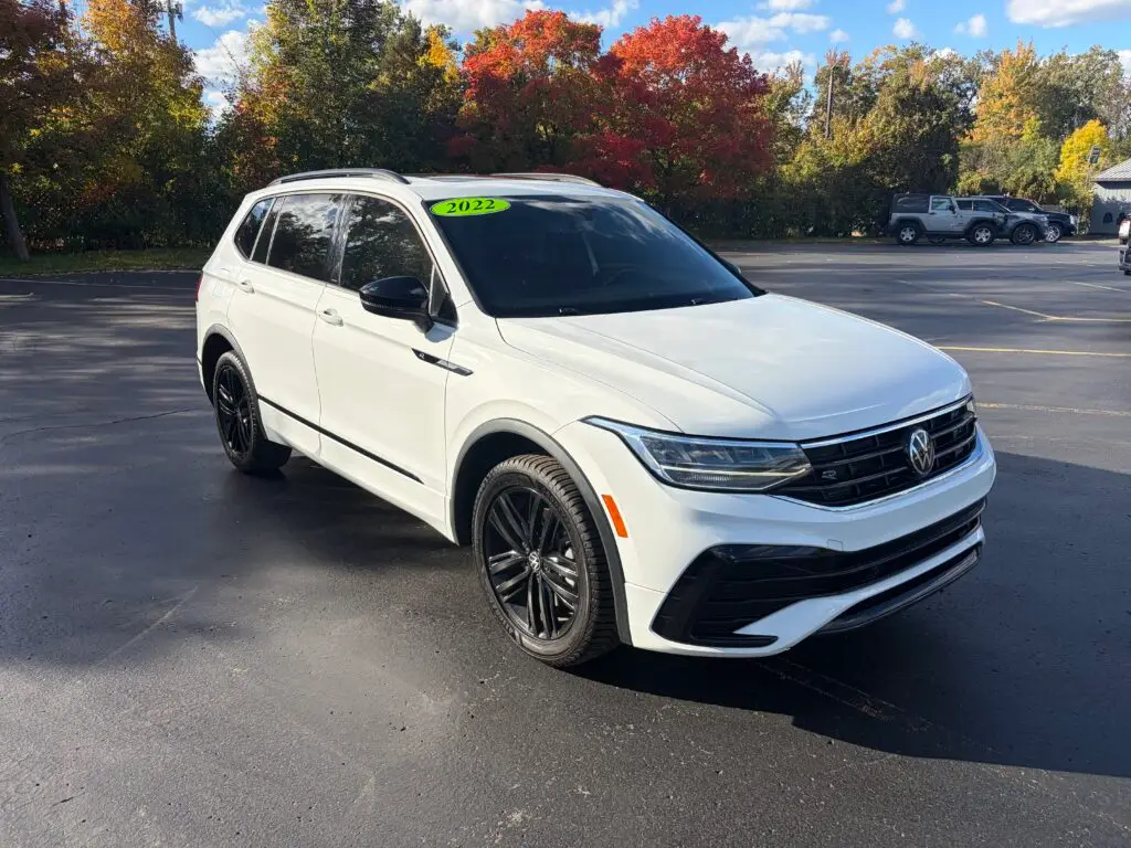 2022 Volkswagen Tiguan SE R-Line Black