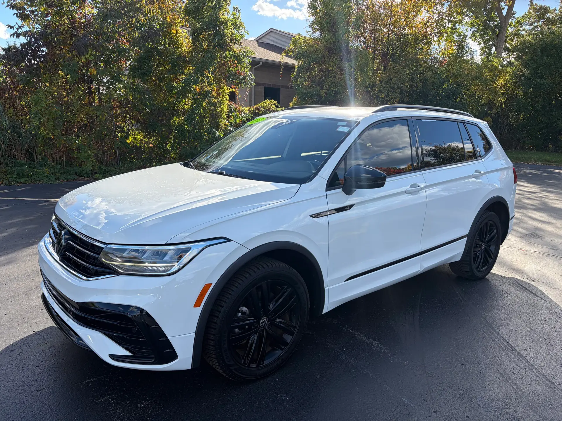 2022 Volkswagen Tiguan SE R-Line Black