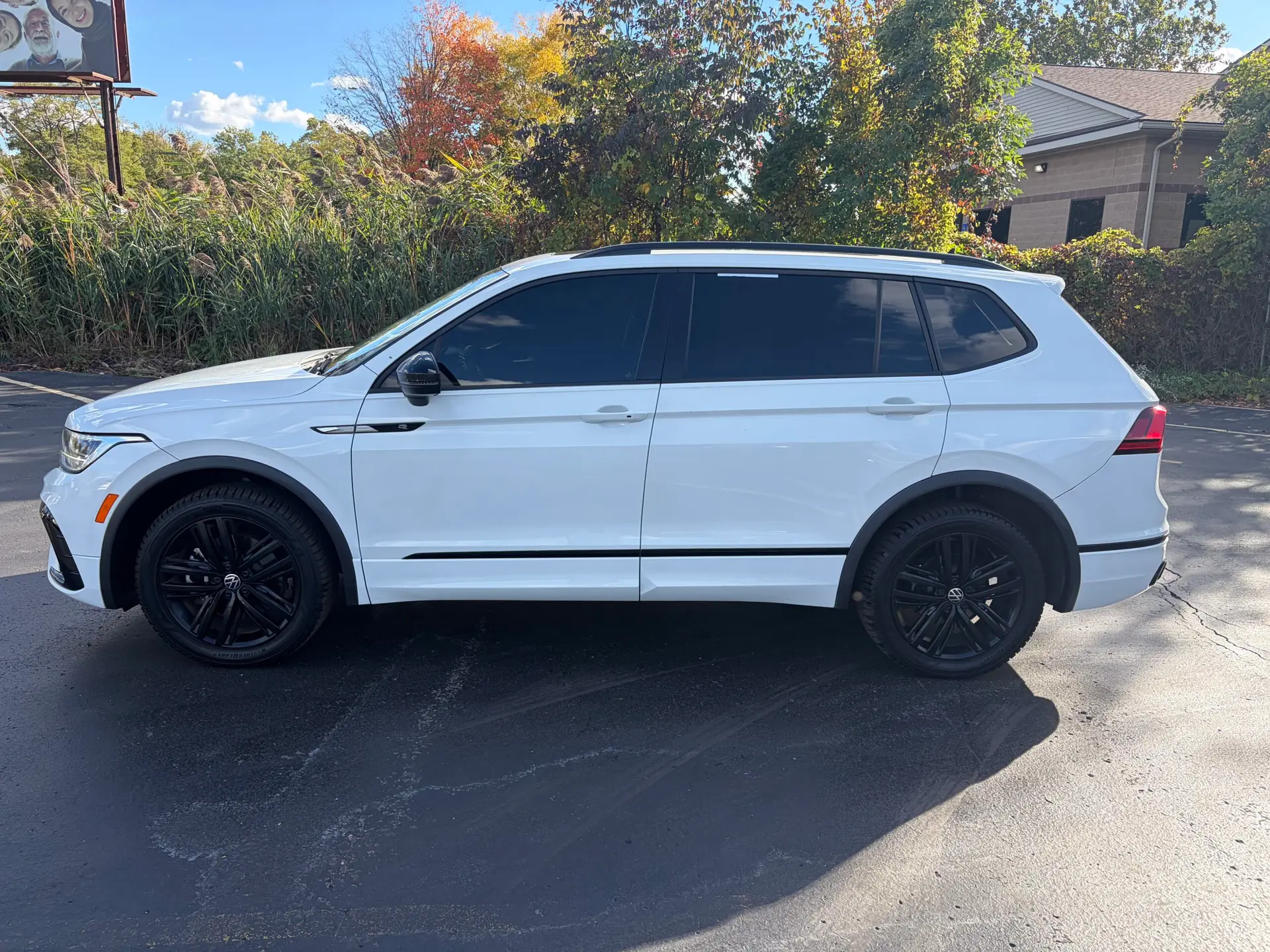 2022 Volkswagen Tiguan SE R-Line Black