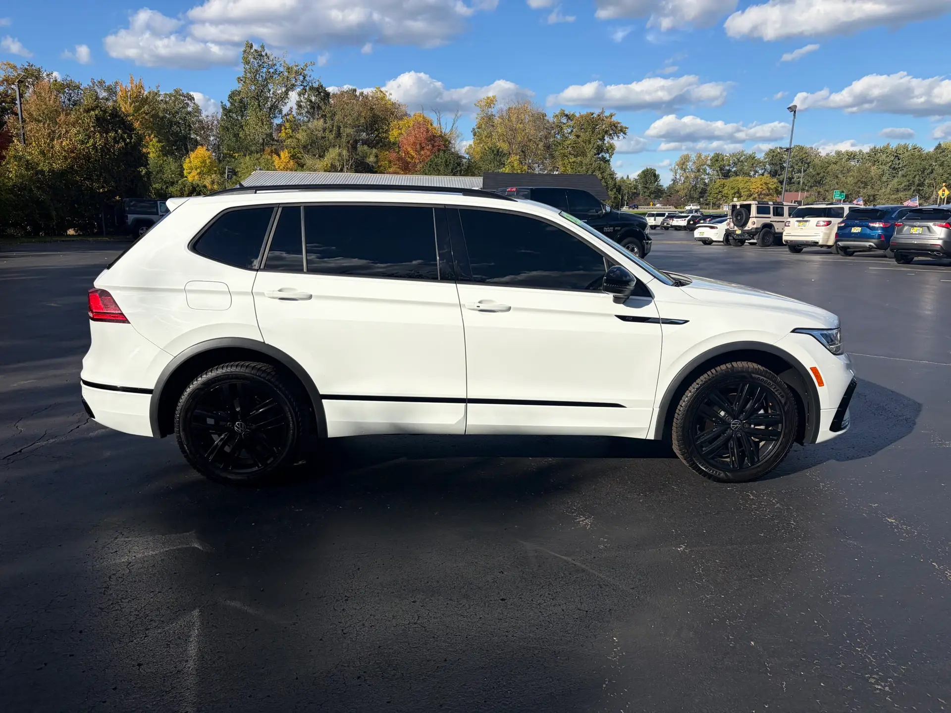 2022 Volkswagen Tiguan SE R-Line Black