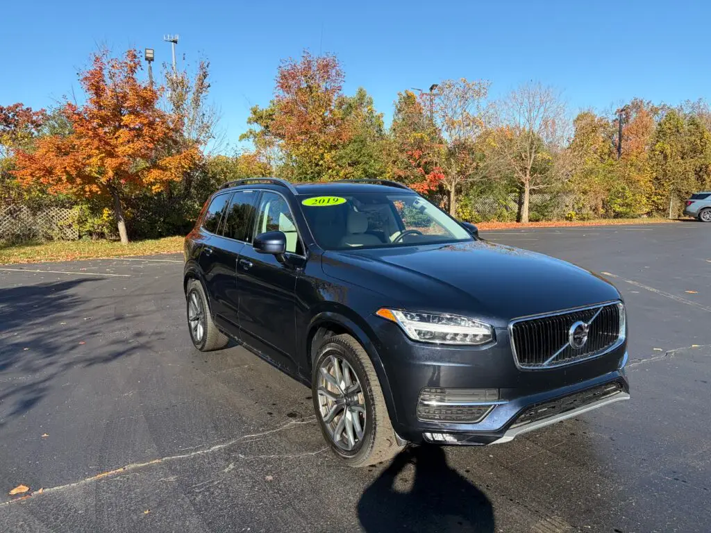 2019 Volvo XC90 T6 Momentum